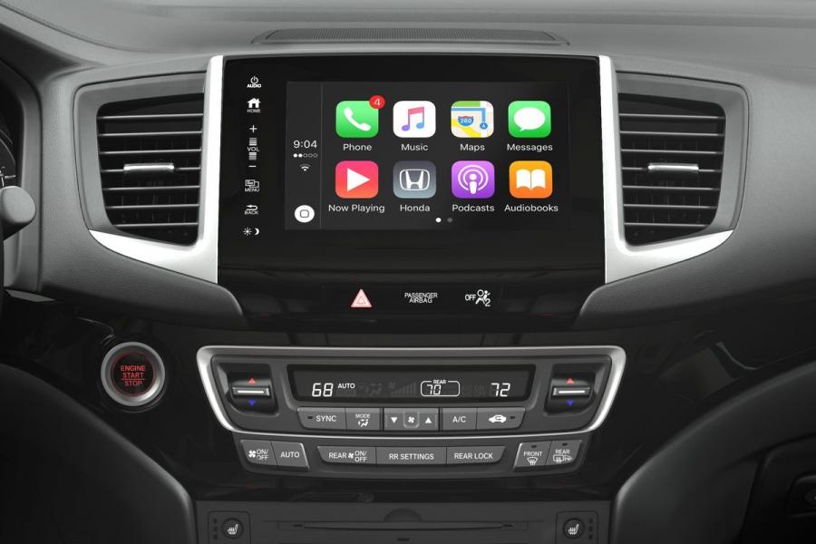 Детали интерьера Honda Pilot 2015 года  (фото 6 из 107)